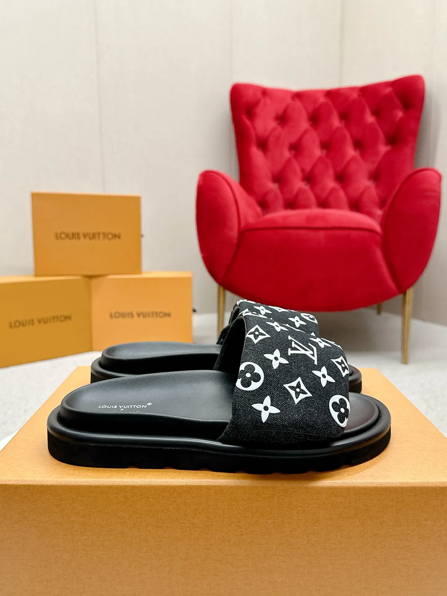 👟👟Ex-factory price 420👟👟 LV Louis Vuitton Full of high-end feel! A popular model among bloggers at home and abroad, it’s retro and fashionable and looks amazing on your feet! Mainly recommended model on the official website★ ━━━━━ ЅᏇєєt ━━━━━ ▪️Upper: original calfskin ➕5D printing process ▪️Inner: imported mixed sheepskin ▪️Outsole: original molded foam outsole ▪️Size: Female 35-40 Men's 39-44 (women's 41 men's 45)